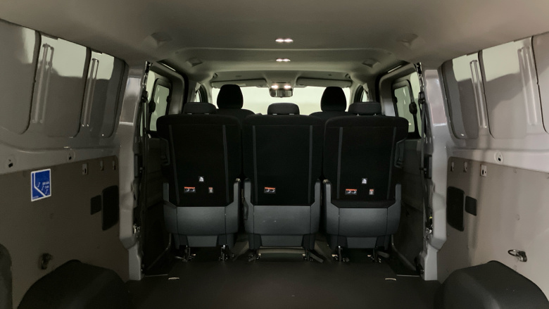 Volkswagen Transporter T32 Lwb Electric 160kW 65kWh Commerce Pro Kombi Van Auto